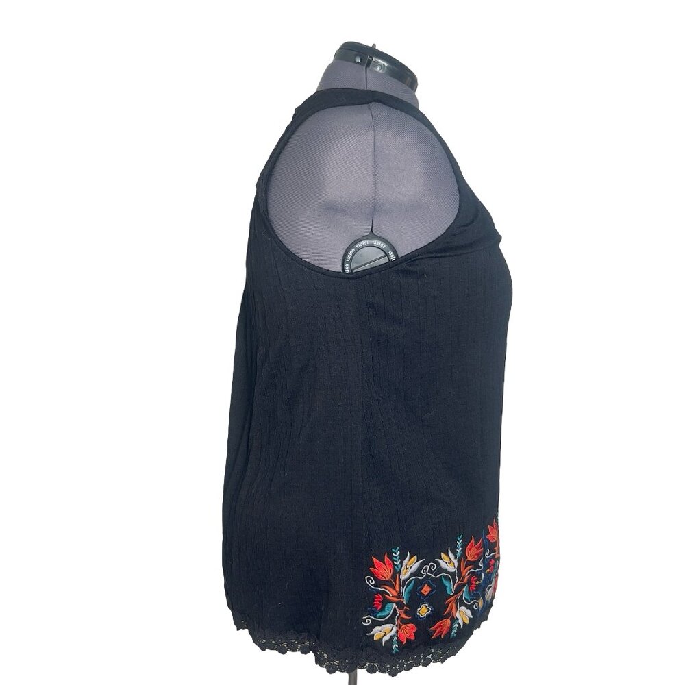 Torrid Sleeveless Round Neck Embroidered-Bottom Top (Size 2X) - Picture 4 of 8